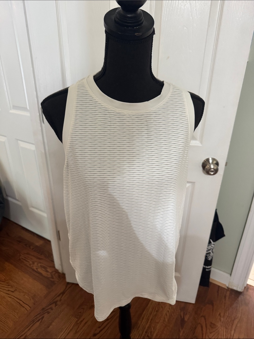 CALIA by Carrie Underwood White Textured Sleeveless Tank